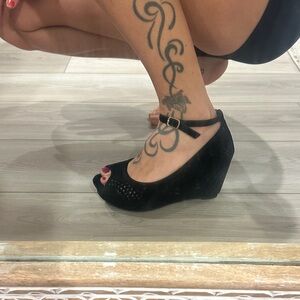 Elegant Black Wedge Sandals